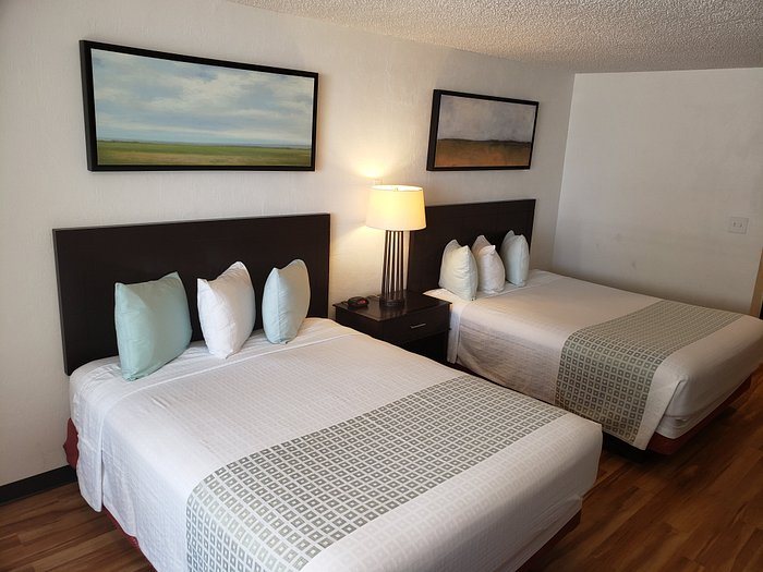 Flamingo Inn — Guest room