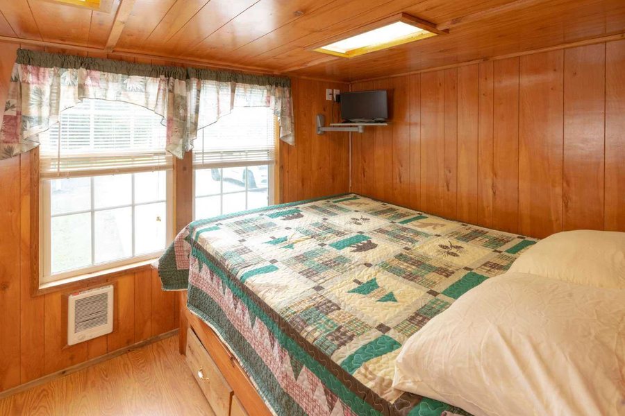 Flamingo Lake RV Community — Guest room
