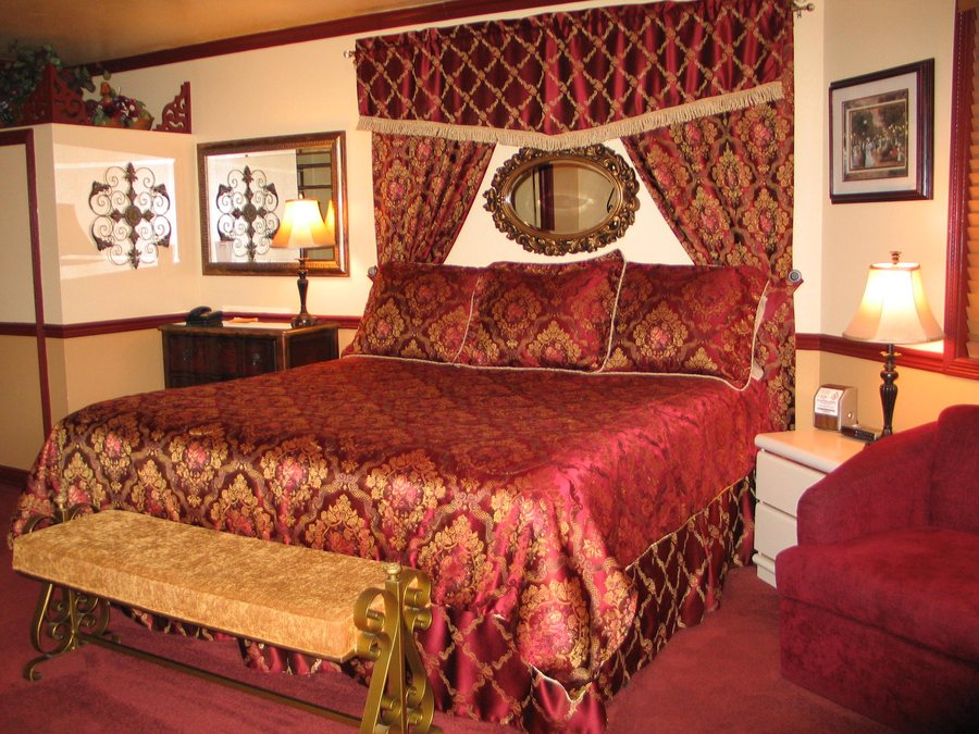 Flamingo Motel — Guest room