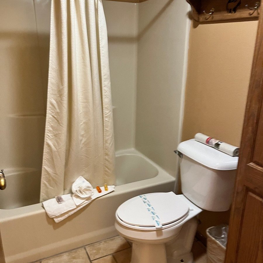 Flat Creek Inn — Bathroom