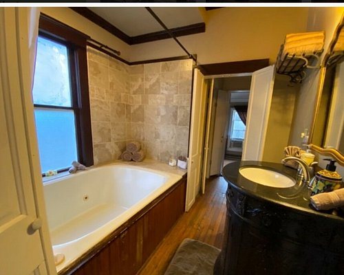 Flatiron Flats — Bathroom
