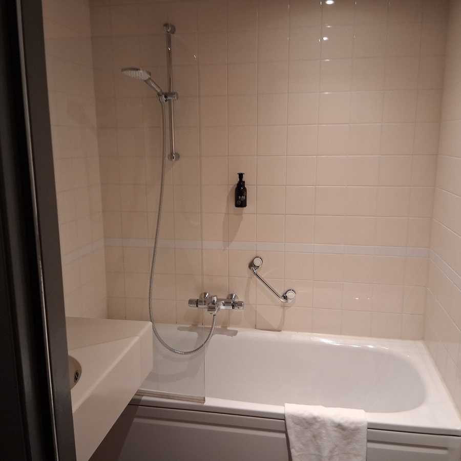 Fletcher Hotel Restaurant Sparrenhorst Veluwe — Bathroom