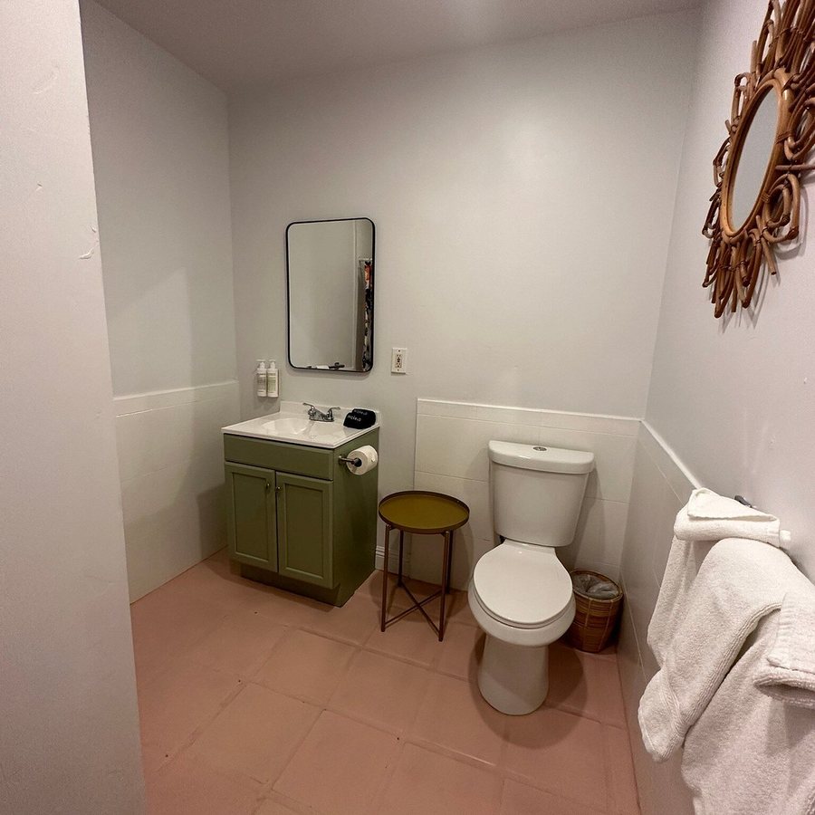 Fleur Noire Hotel — Bathroom