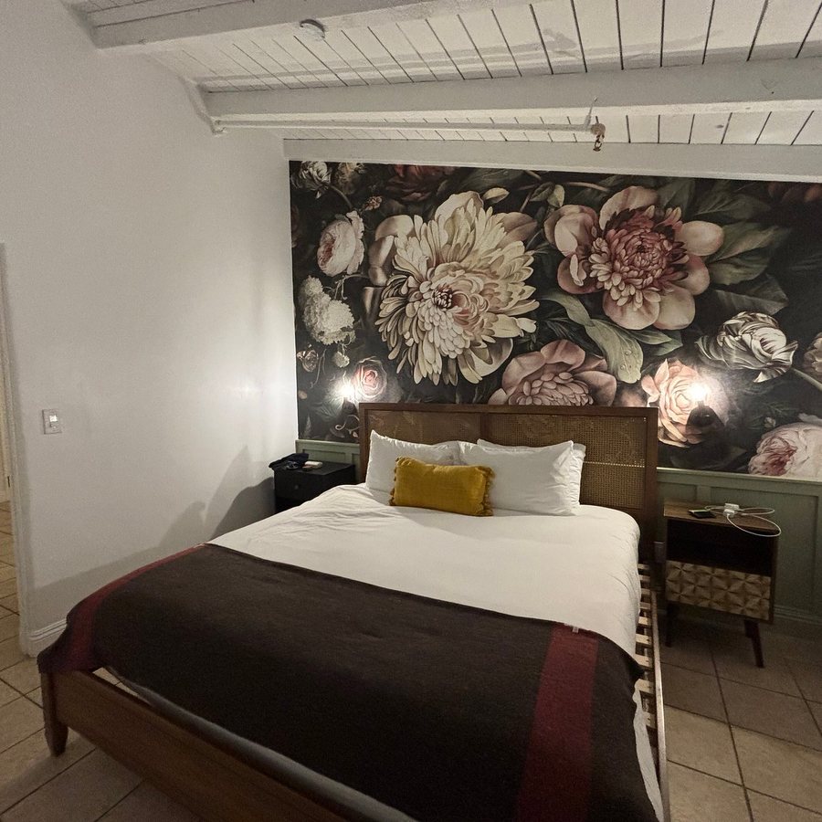 Fleur Noire Hotel — Guest room