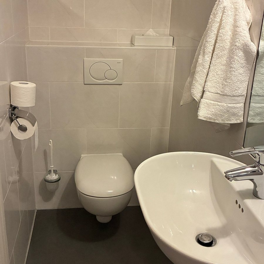 Floats By H2otel Rotterdam — Bathroom