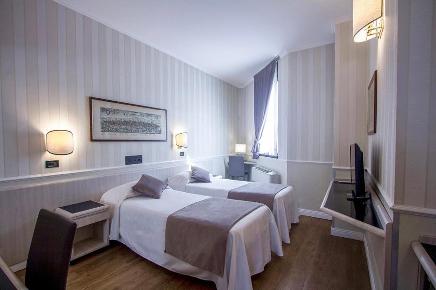 Flora Hotel — Guest room