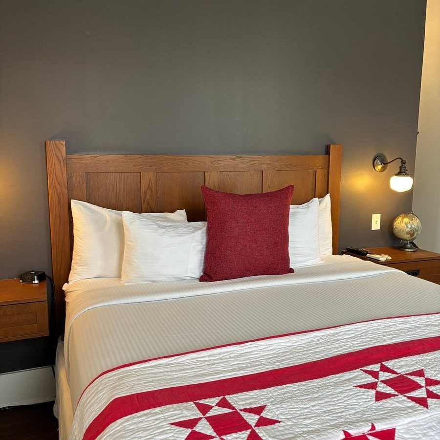 Florida House Inn — Guest room