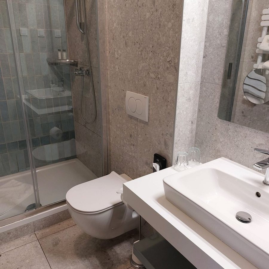 Florin Apart Hotel — Bathroom