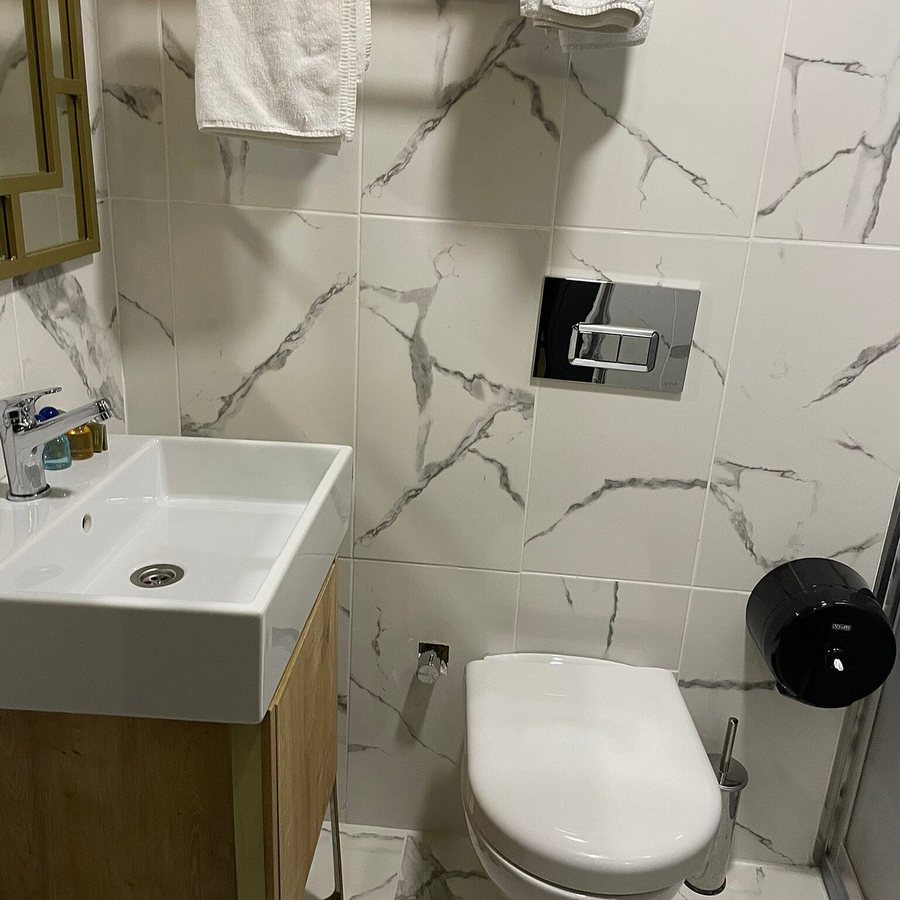 Fly Point Airport Hotel Istanbul — Bathroom