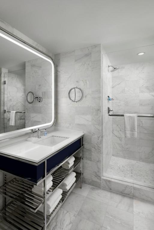 Fontainebleau Miami Beach Miami Beach Florida — Bathroom