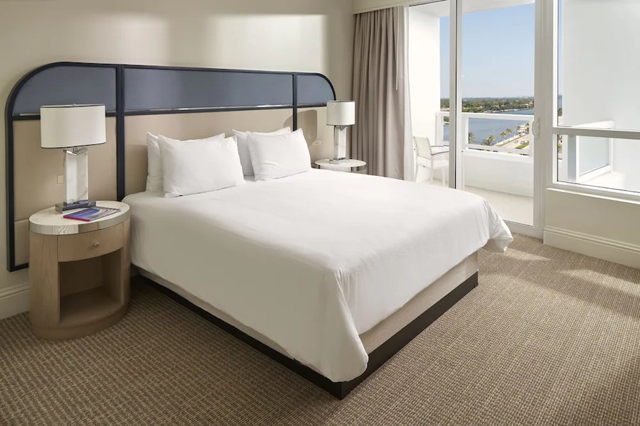Fontainebleau Miami Beach Miami Beach Florida — Guest room