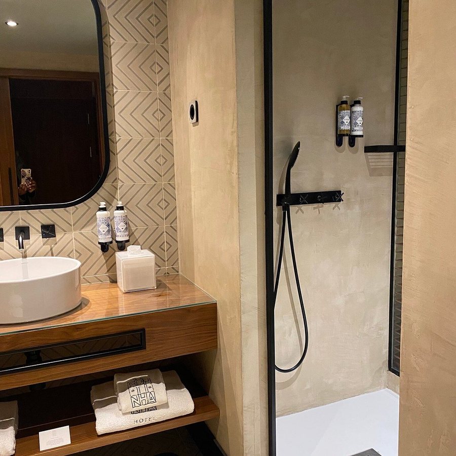 Fontinha Porto Trademark Collection by Wyndham — Bathroom