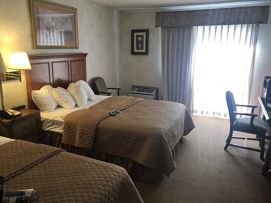 Foothills Inn — Guest room