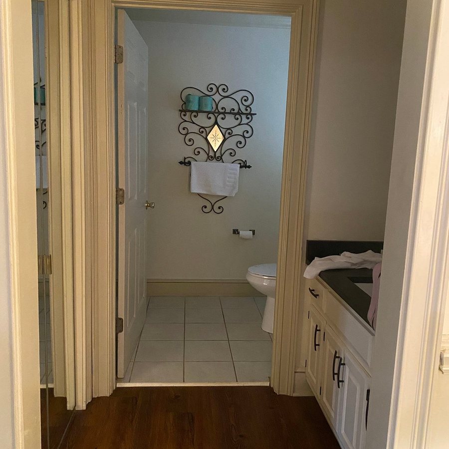 Forrest Hills Resort — Bathroom