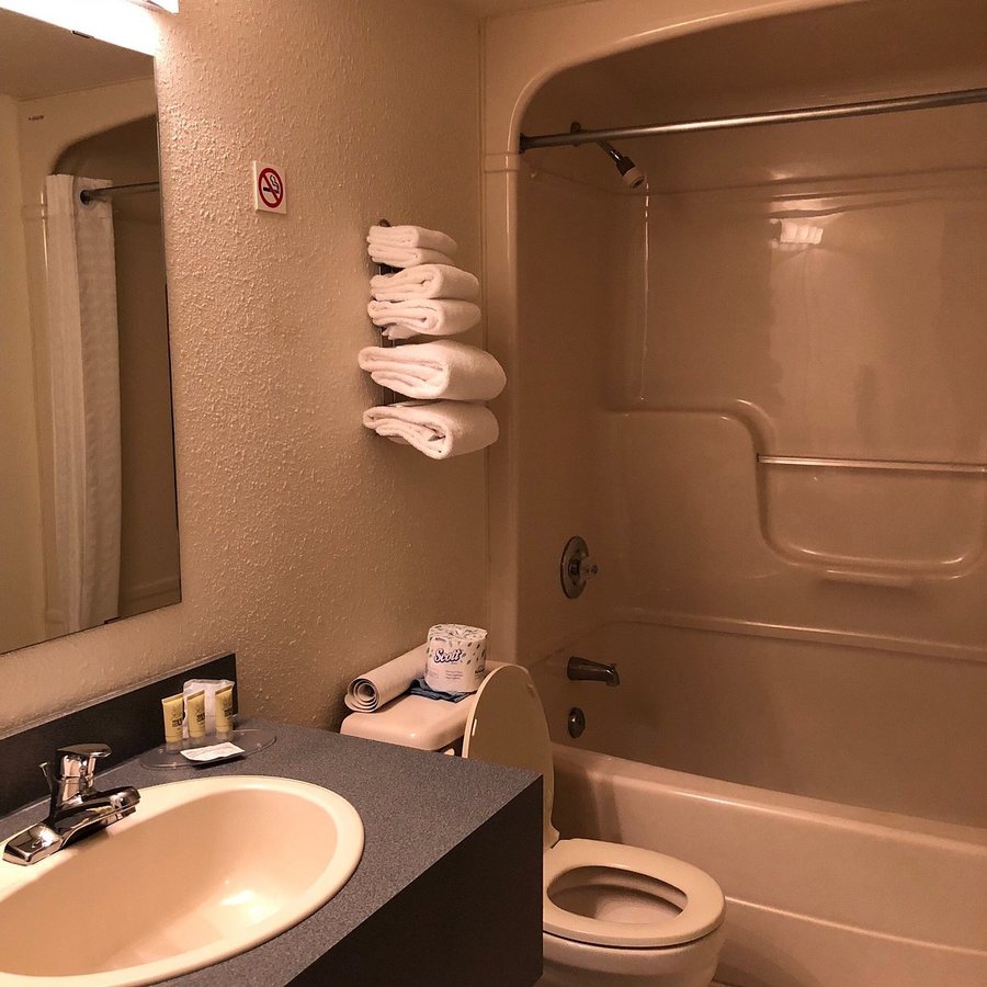 Forrester s Bighorn River Resort — Bathroom