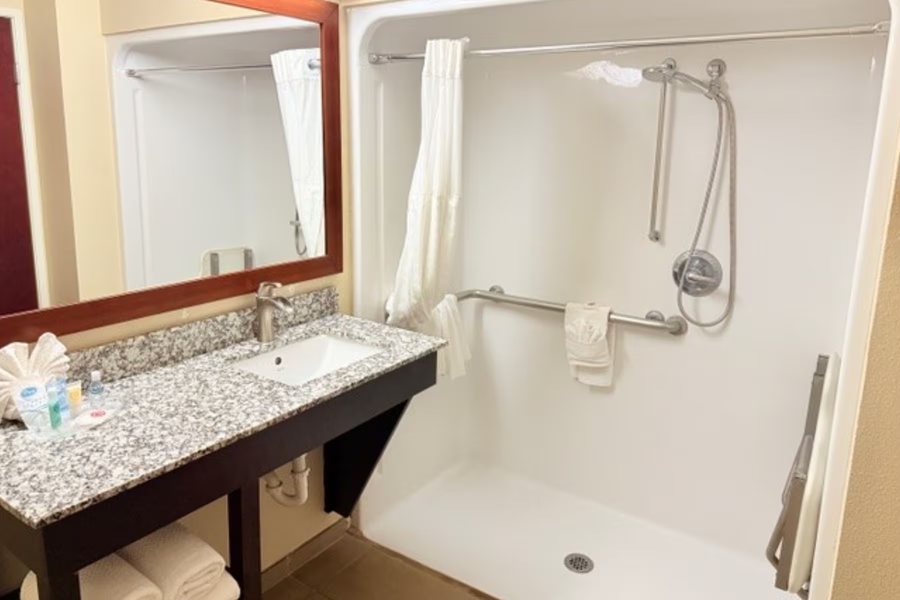 Fort Amarillo Rv Resort — Bathroom