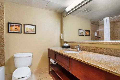 Fort Conde Inn — Bathroom