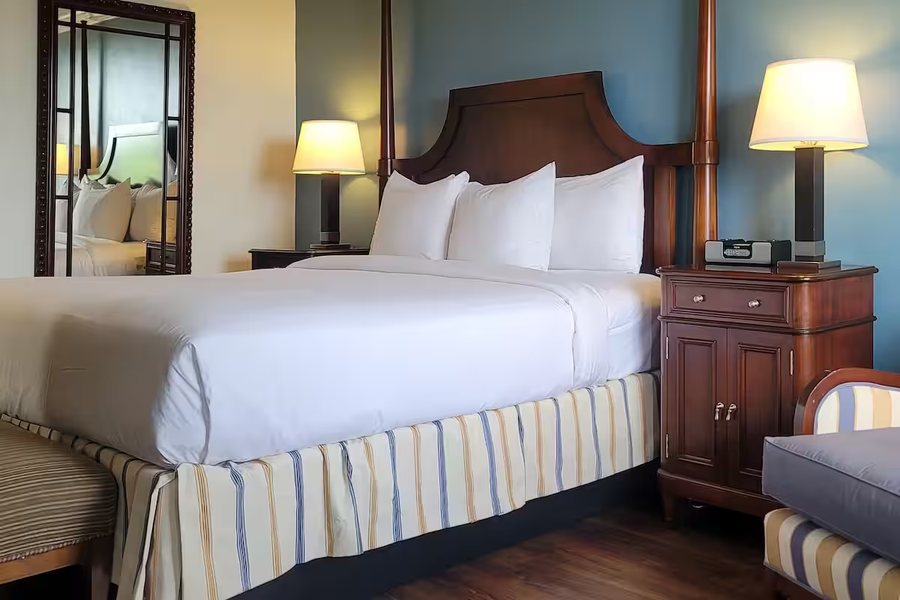 Fort Lauderdale Grand Hotel — Guest room