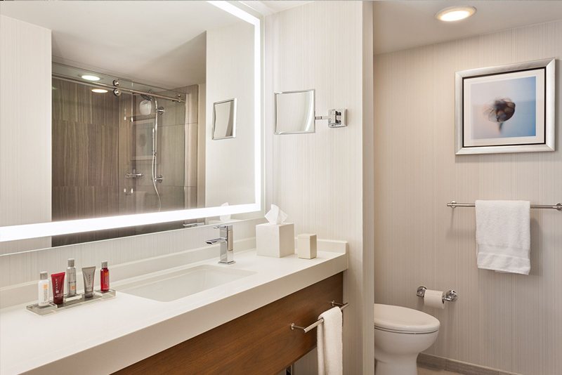 Fort Lauderdale Marriott Harbor Beach Resort Spa — Bathroom