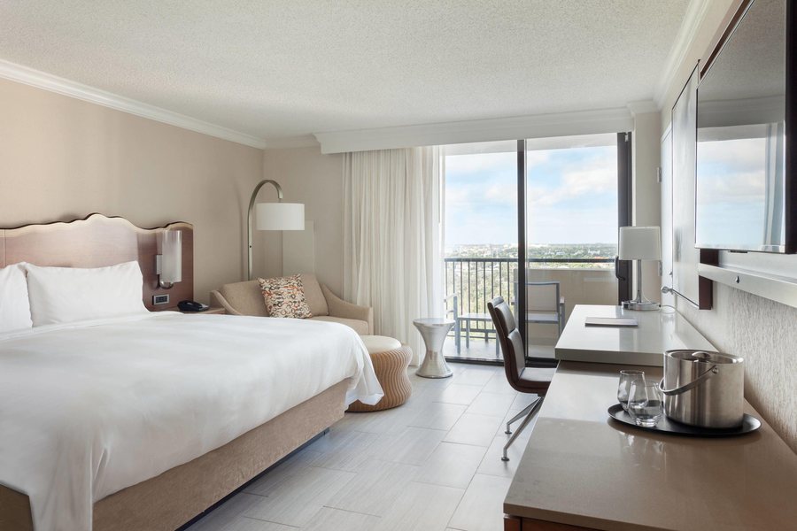 Fort Lauderdale Marriott Harbor Beach Resort Spa — Guest room