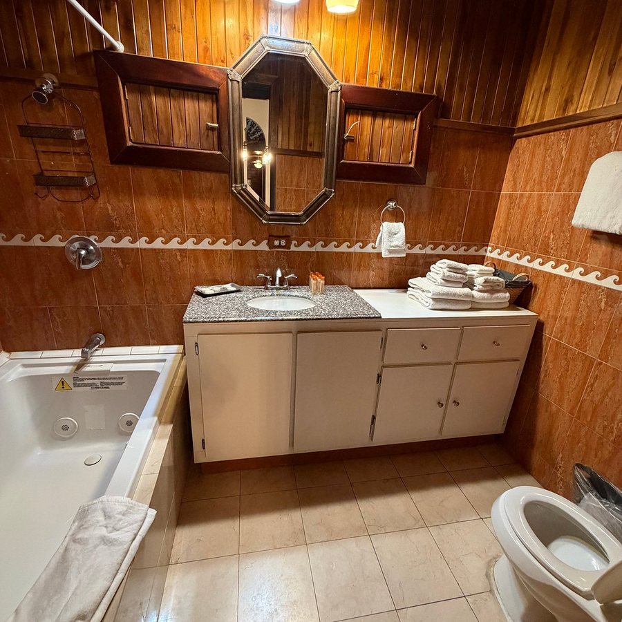 Fortaleza Suites — Bathroom