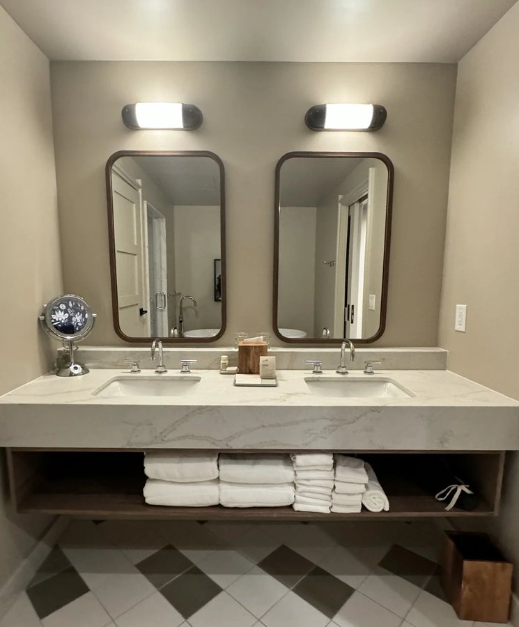Forth Hotel Atlanta — Bathroom