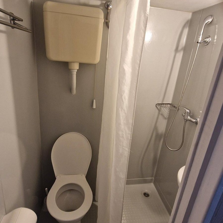 Fortuna Boat Hotel — Bathroom