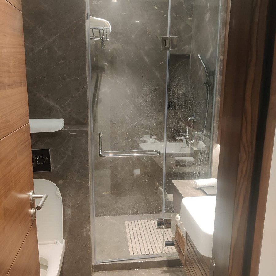 Fortune Park East Delhi Member ITC Hotels Group — Bathroom