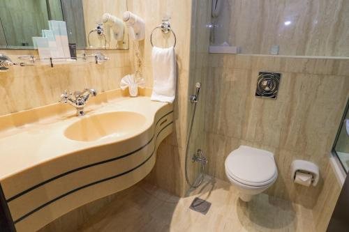 Fortune Pearl Hotel — Bathroom