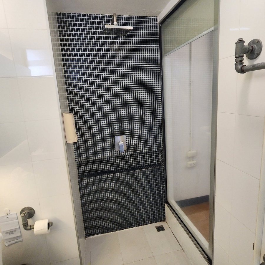 Forty Winks Phuket Hotel — Bathroom