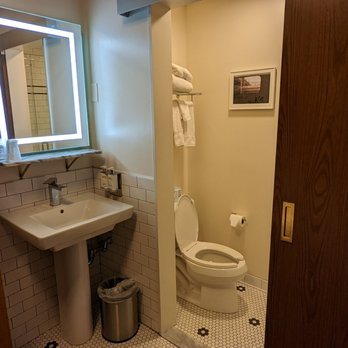 Found Hotel Boston Common — Bathroom
