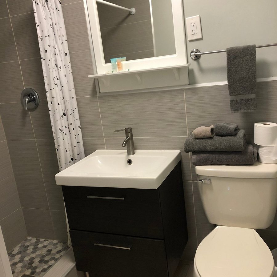 Fountain Cottages — Bathroom