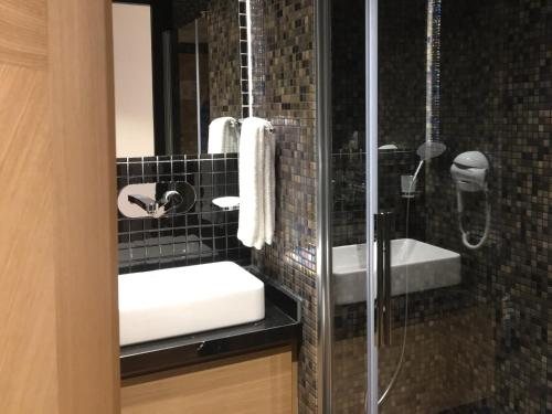Four G Istanbul — Bathroom