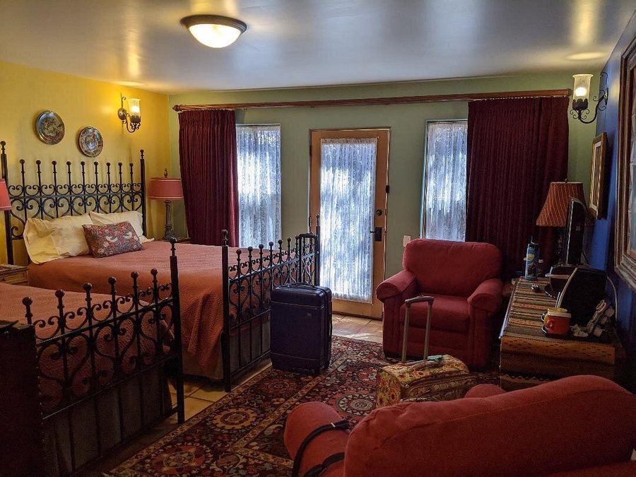 Four Kachinas Inn — Guest room