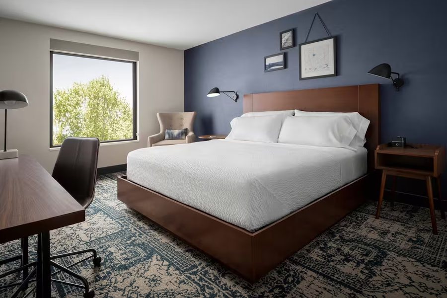 Four Points by Sheraton Anchorage Downtown — Guest room