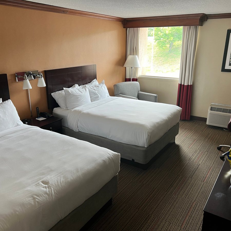 Four Points by Sheraton Asheville Downtown — Guest room