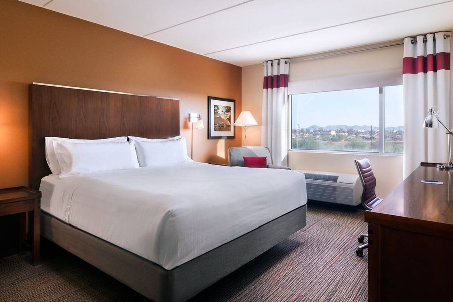 Four Points by Sheraton at Phoenix Mesa Gateway Airport — Guest room