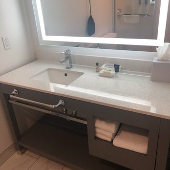 Four Points by Sheraton Atlanta Airport West — Bathroom