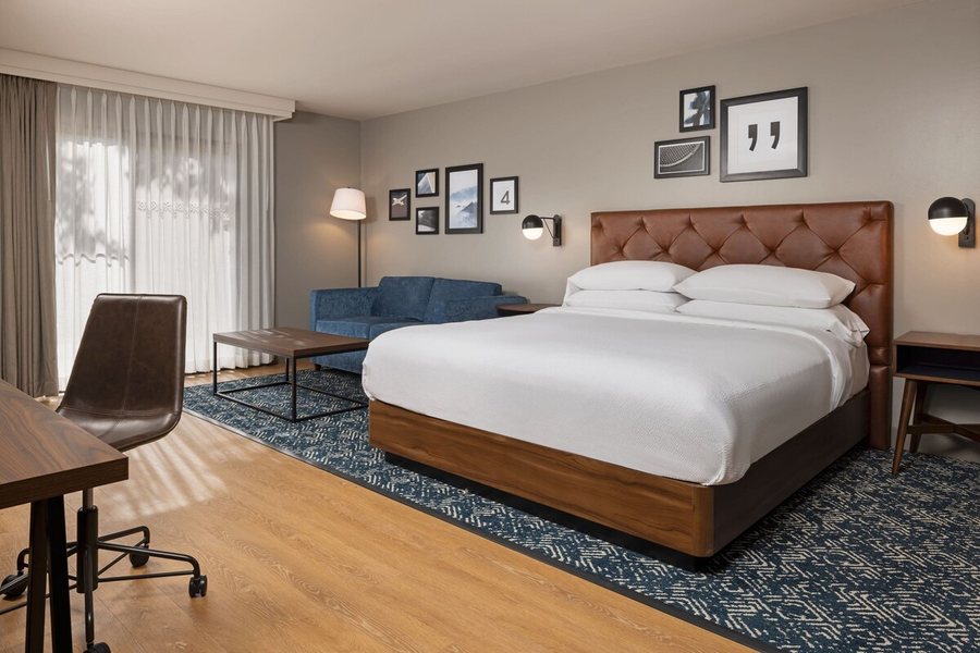 Four Points By Sheraton Bakersfield — Guest room