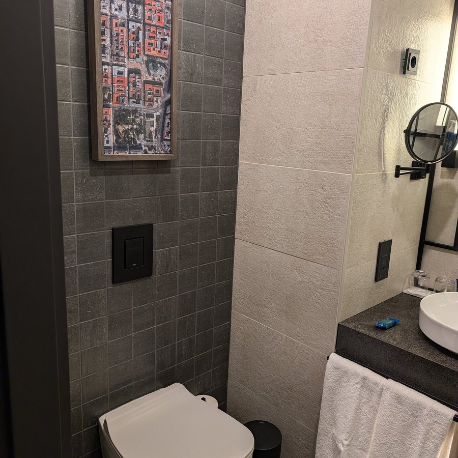Four Points by Sheraton Budapest Danube — Bathroom