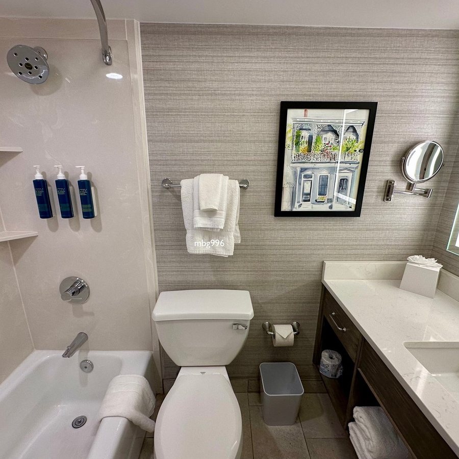 Four Points by Sheraton Charleston — Bathroom