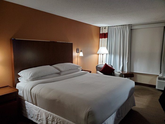 Four Points by Sheraton Cleveland Airport — Guest room