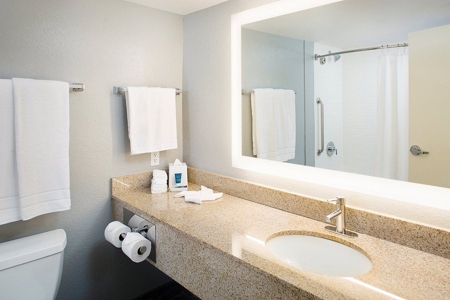 Four Points by Sheraton Destin Fort Walton Beach — Bathroom