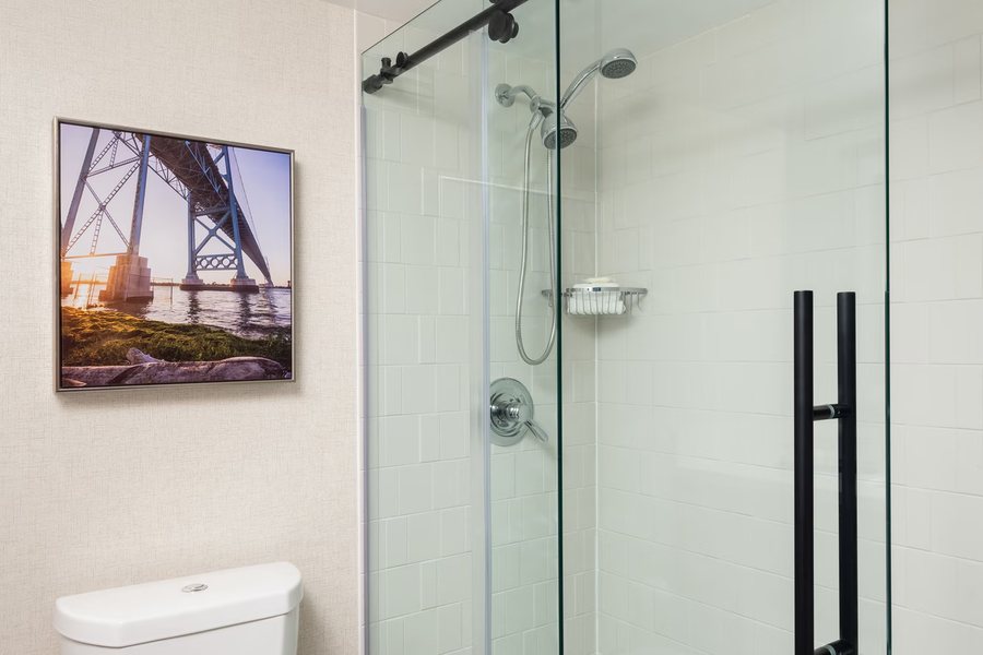 Four Points by Sheraton Detroit Novi — Bathroom