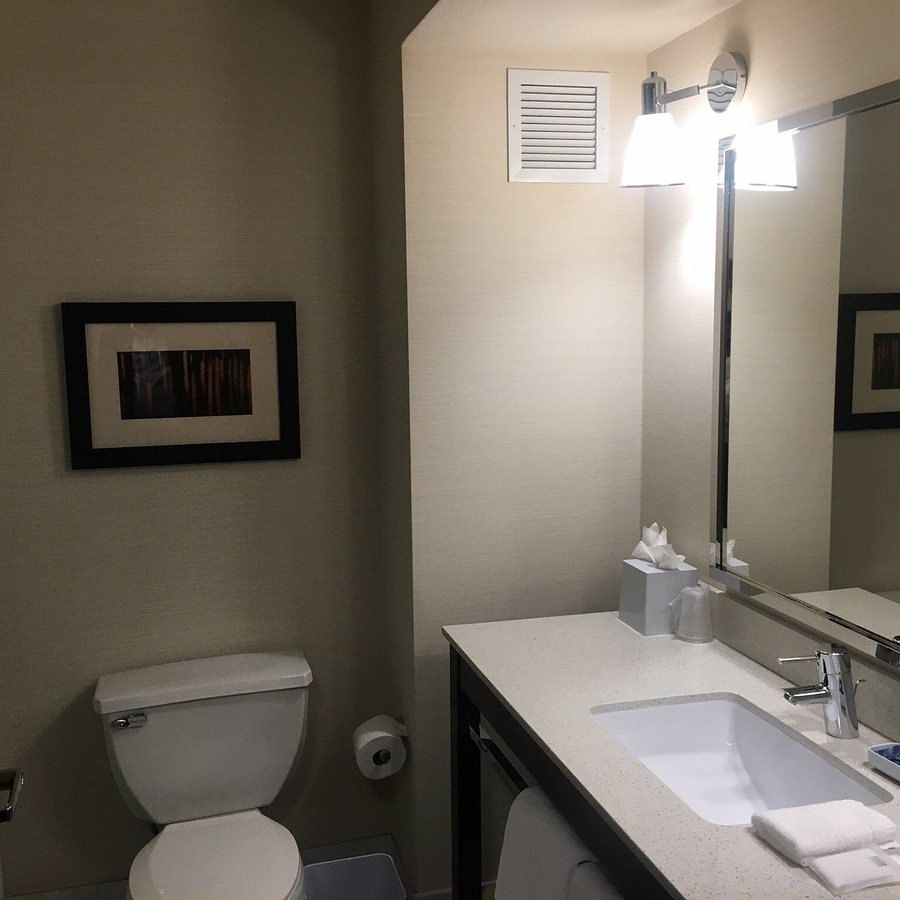 Four Points by Sheraton Downtown Seattle Center — Bathroom