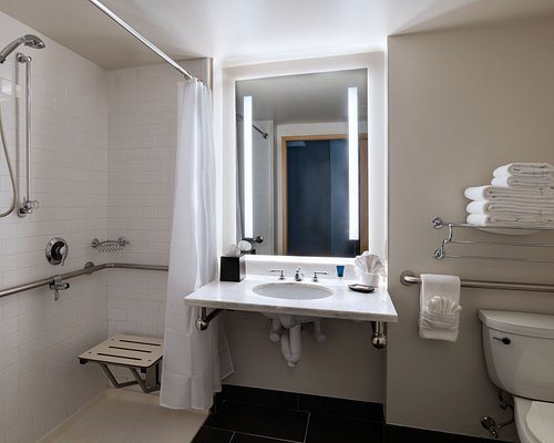 Four Points by Sheraton Houston Citycentre — Bathroom