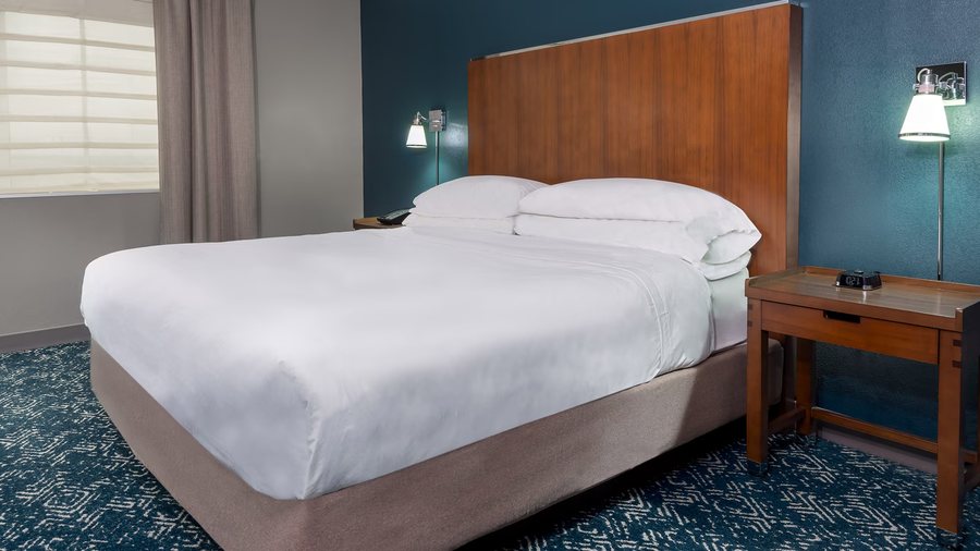Four Points By Sheraton Huntsville Airport — Guest room