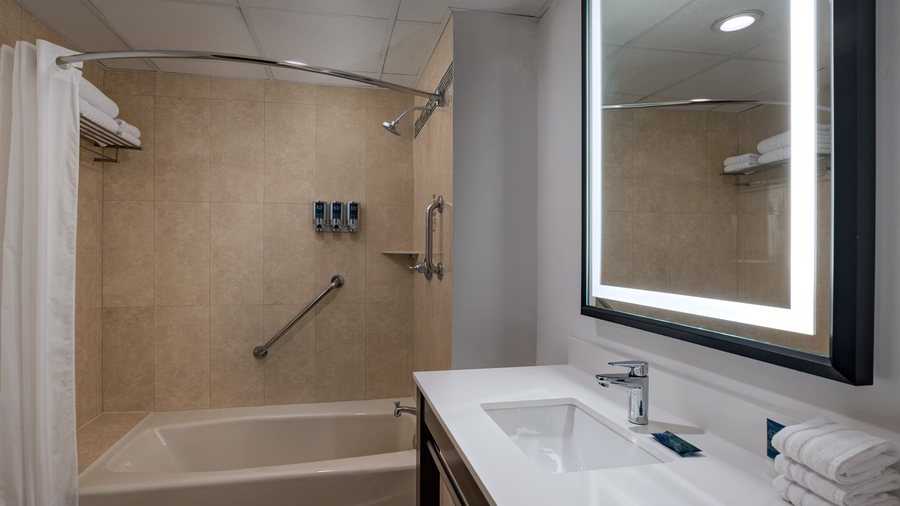 Four Points by Sheraton Juneau — Bathroom