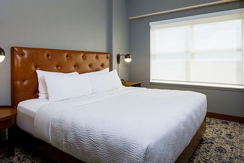 Four Points by Sheraton Louisville Airport — Guest room