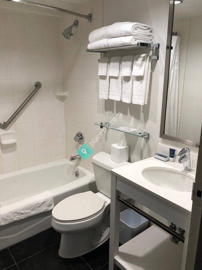 Four Points by Sheraton Manhattan Chelsea New York City New York — Bathroom